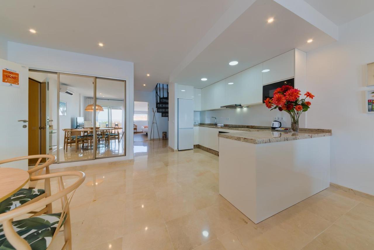 Holidays2Fuengirola Duplex With Stunning Sea View, Terraces,1St Line Beside Port Экстерьер фото