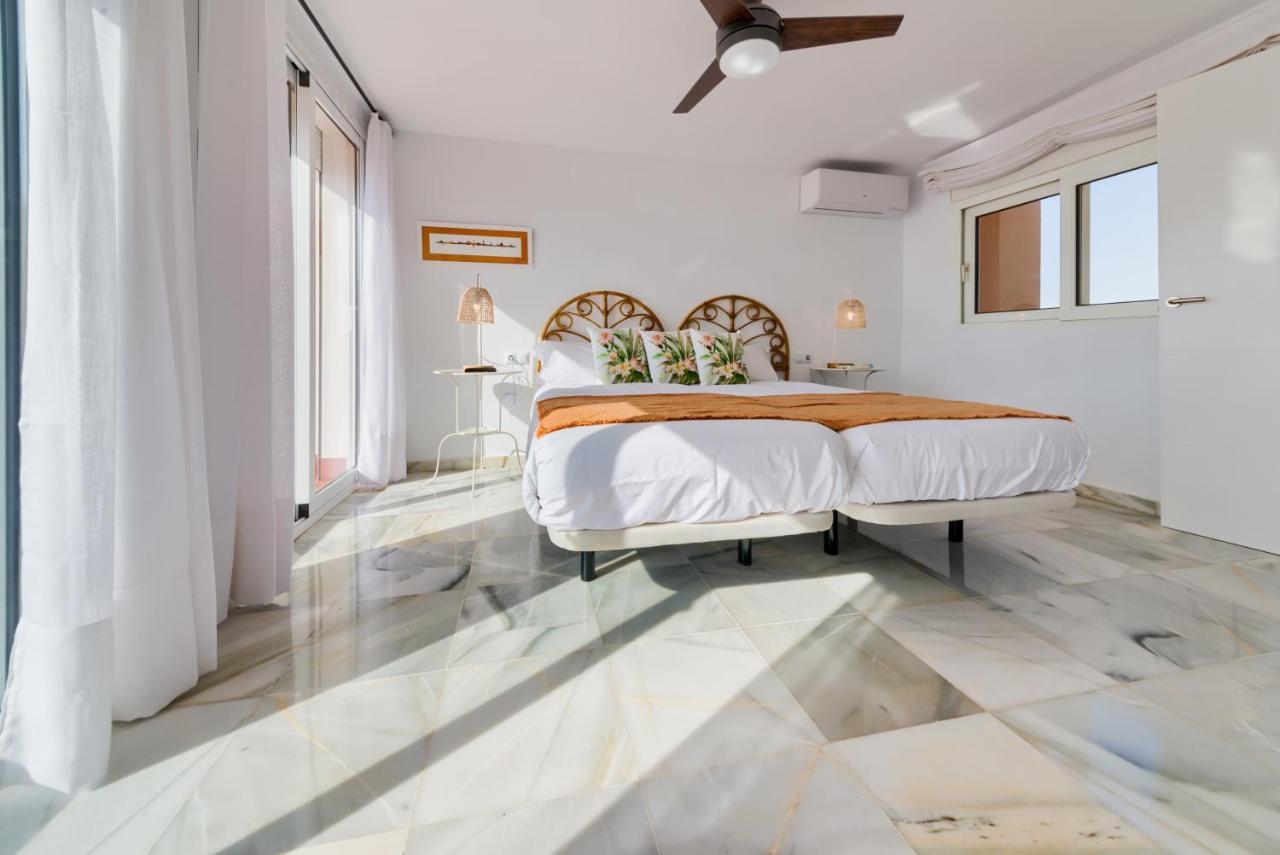 Holidays2Fuengirola Duplex With Stunning Sea View, Terraces,1St Line Beside Port Экстерьер фото