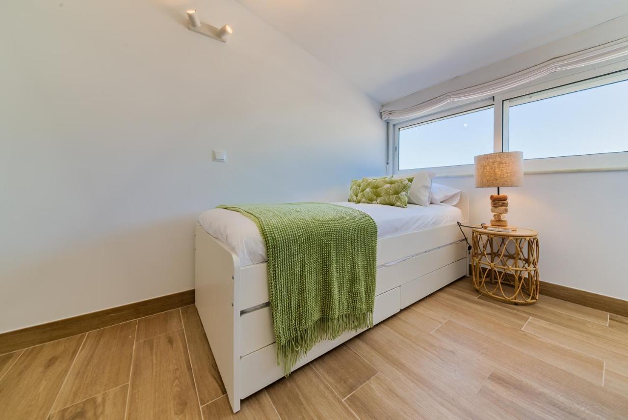 Holidays2Fuengirola Duplex With Stunning Sea View, Terraces,1St Line Beside Port Экстерьер фото