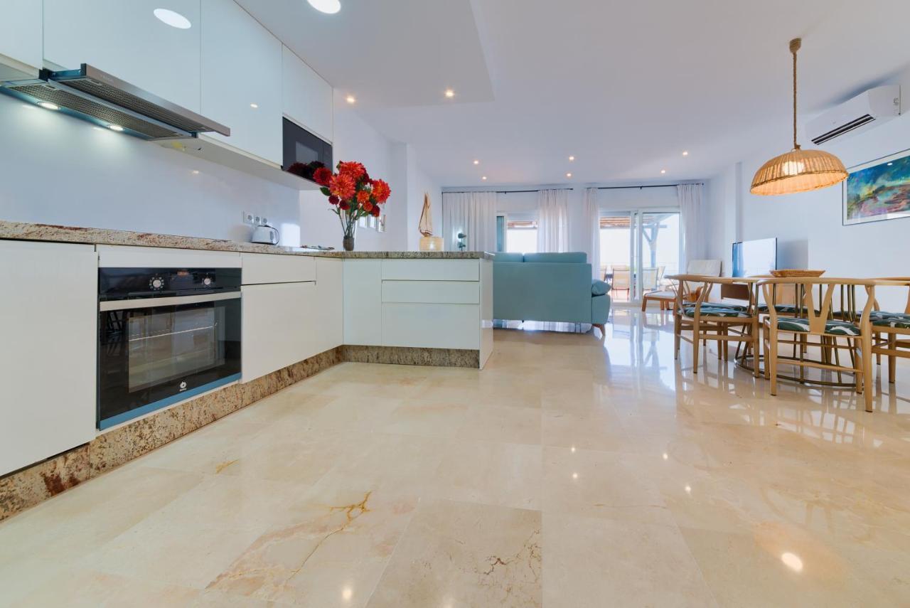 Holidays2Fuengirola Duplex With Stunning Sea View, Terraces,1St Line Beside Port Экстерьер фото
